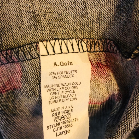 Cold shoulder hooded floral top - Picture 4 of 4